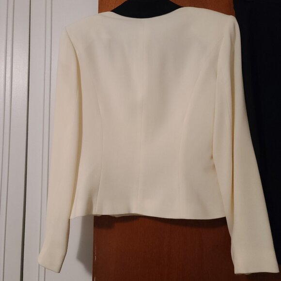 Ladies Simonton Studio For Neiman Marcus Off White /black Skirt Suit Size 6 - Picture 3 of 7